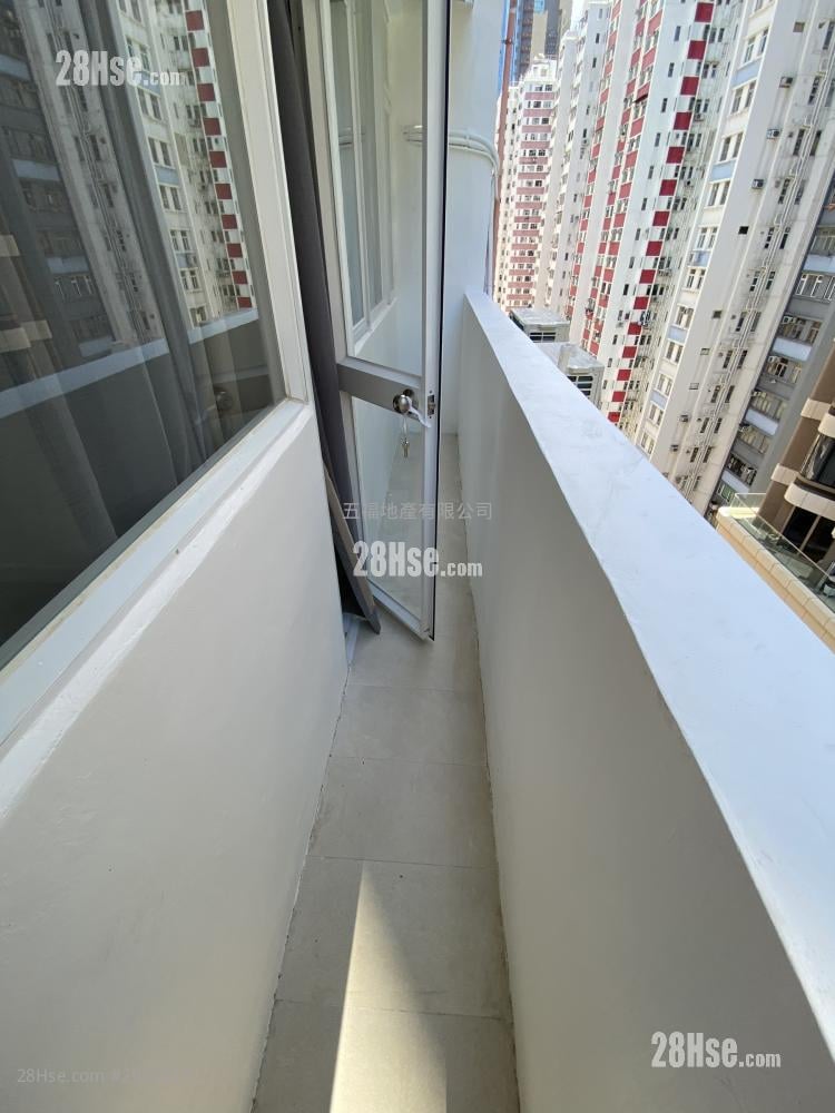 Sai Wan New Apartments Rental 2 Bedrooms , 1 Bathroom 348 ft²