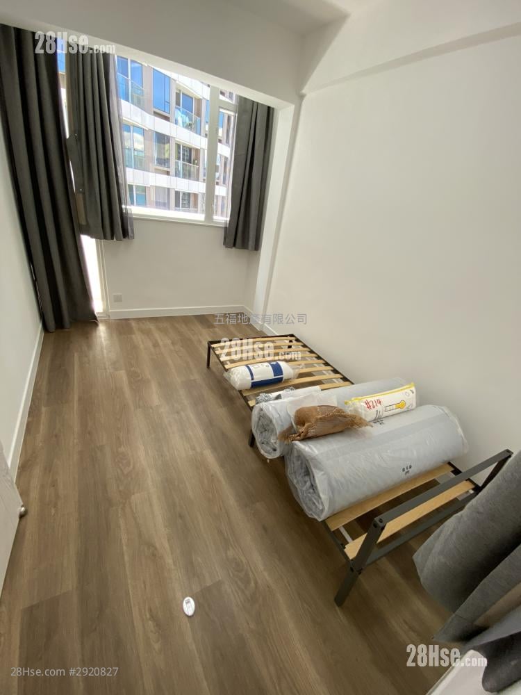 Sai Wan New Apartments Rental 2 Bedrooms , 1 Bathroom 348 ft²