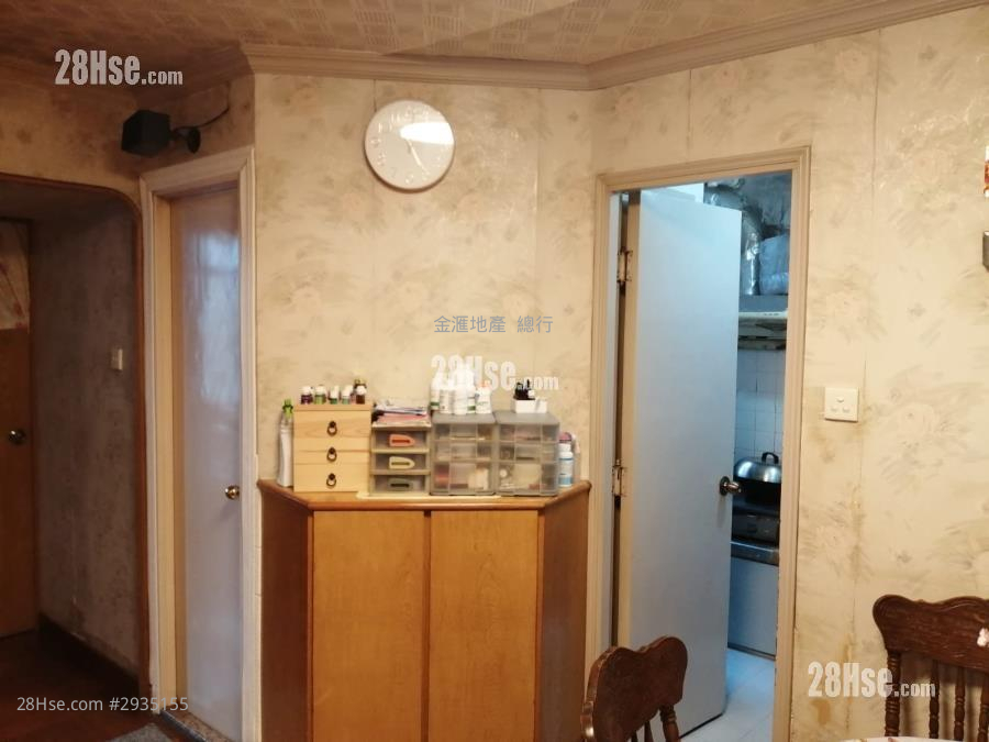 Fung Tak Estate Sell 2 bedrooms , 2 bathrooms 445 ft²