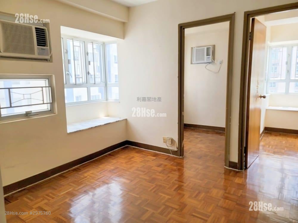 Hoi Tak Gardens Sell 2 bedrooms , 1 bathrooms 325 ft²