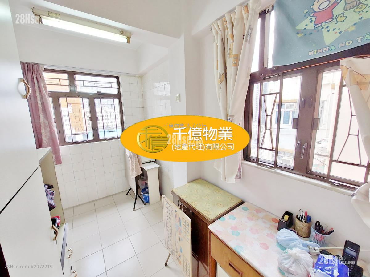 Lai Heung Building Sell 2 bedrooms 302 ft²