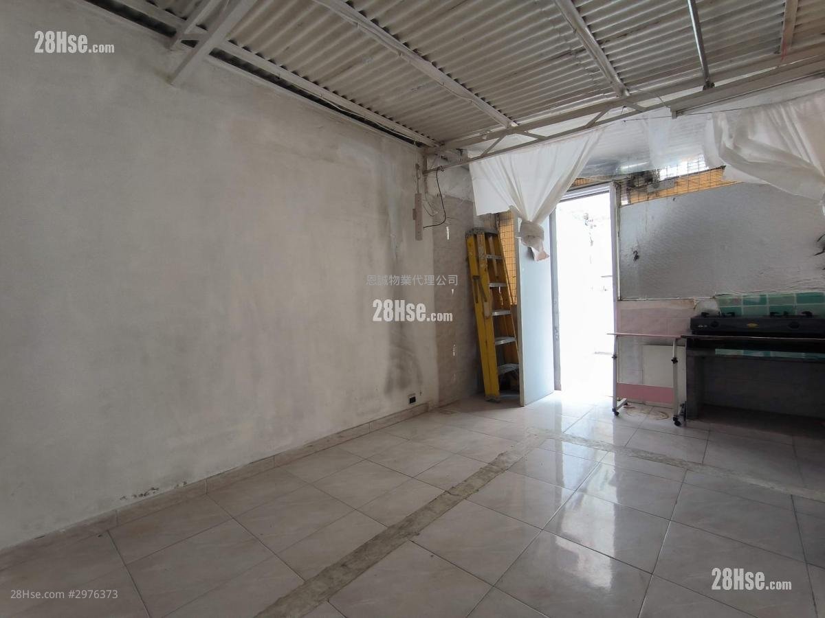 Yue Fat Building Sell 2 bedrooms , 1 bathrooms 290 ft²