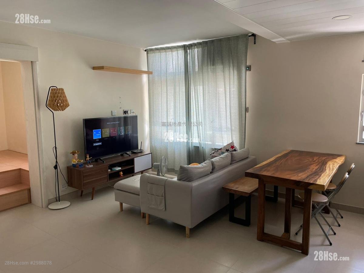 King Lai Court Sell 2 bedrooms , 1 bathrooms 401 ft²