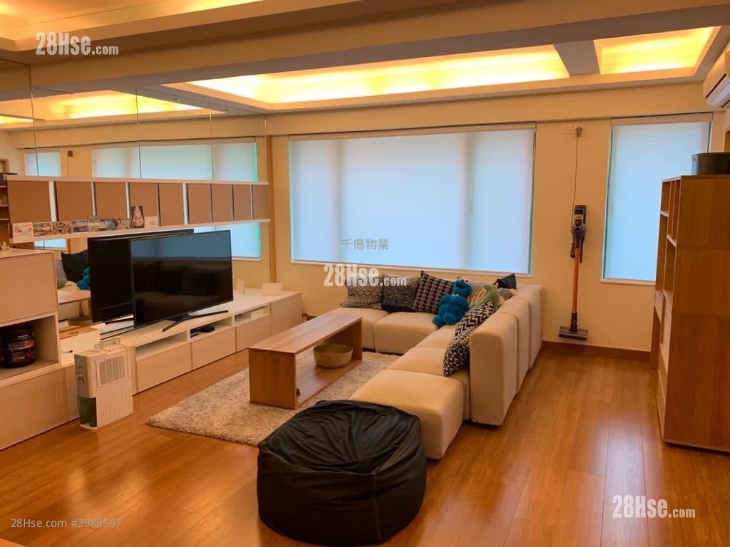 Wong Tat Wing Court Sell 2 bedrooms , 1 bathrooms 670 ft²