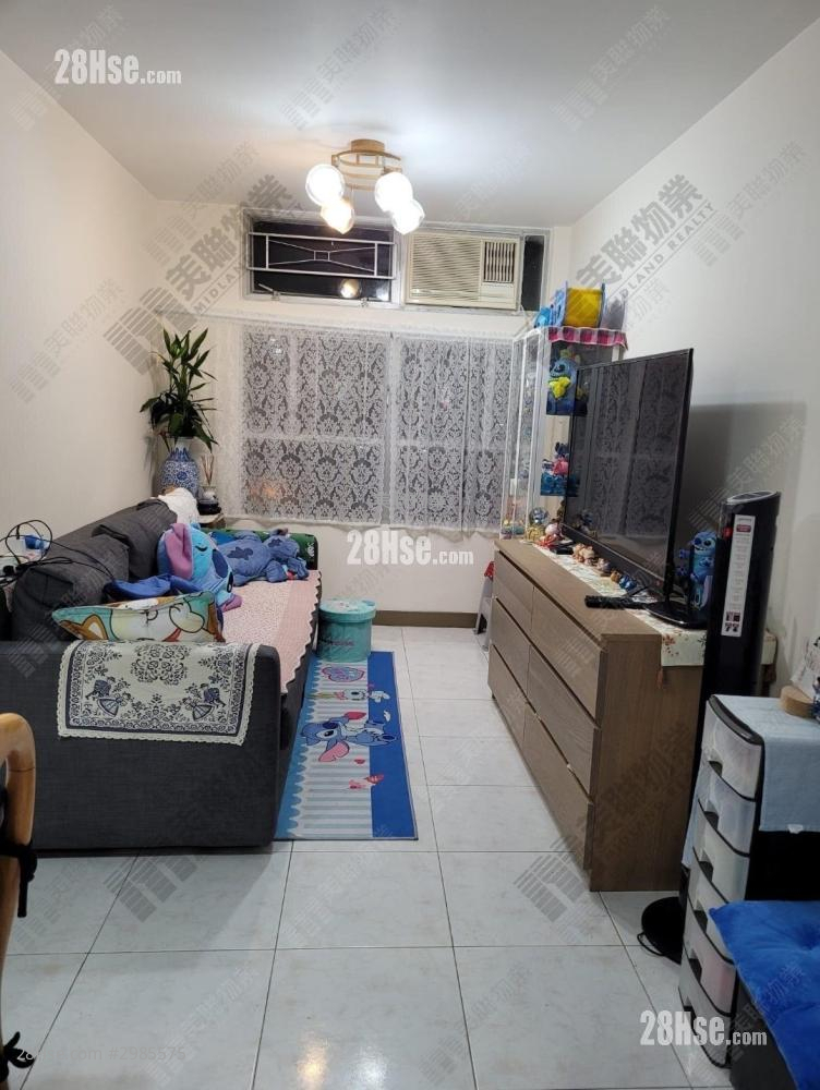 Yan Shing Court Sell 3 bedrooms , 1 bathrooms 645 ft²