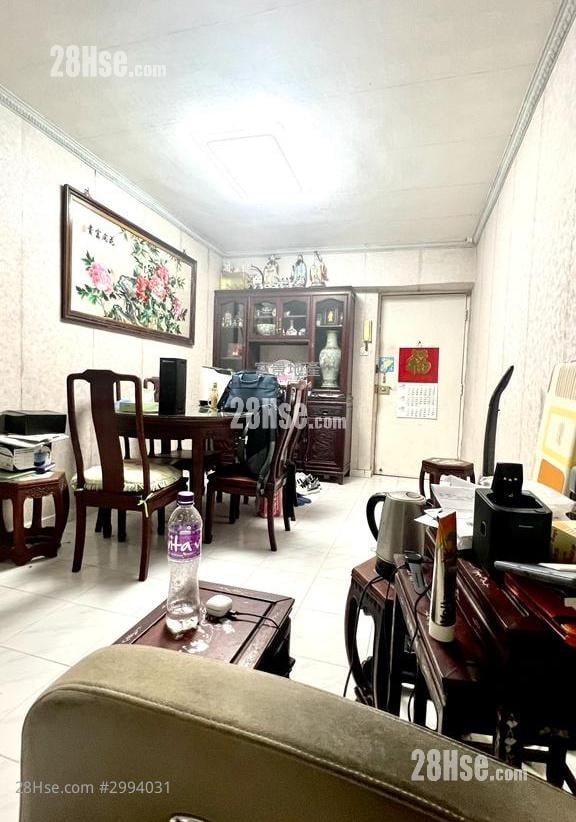 King Tsui Court Sell 3 bedrooms 598 ft²