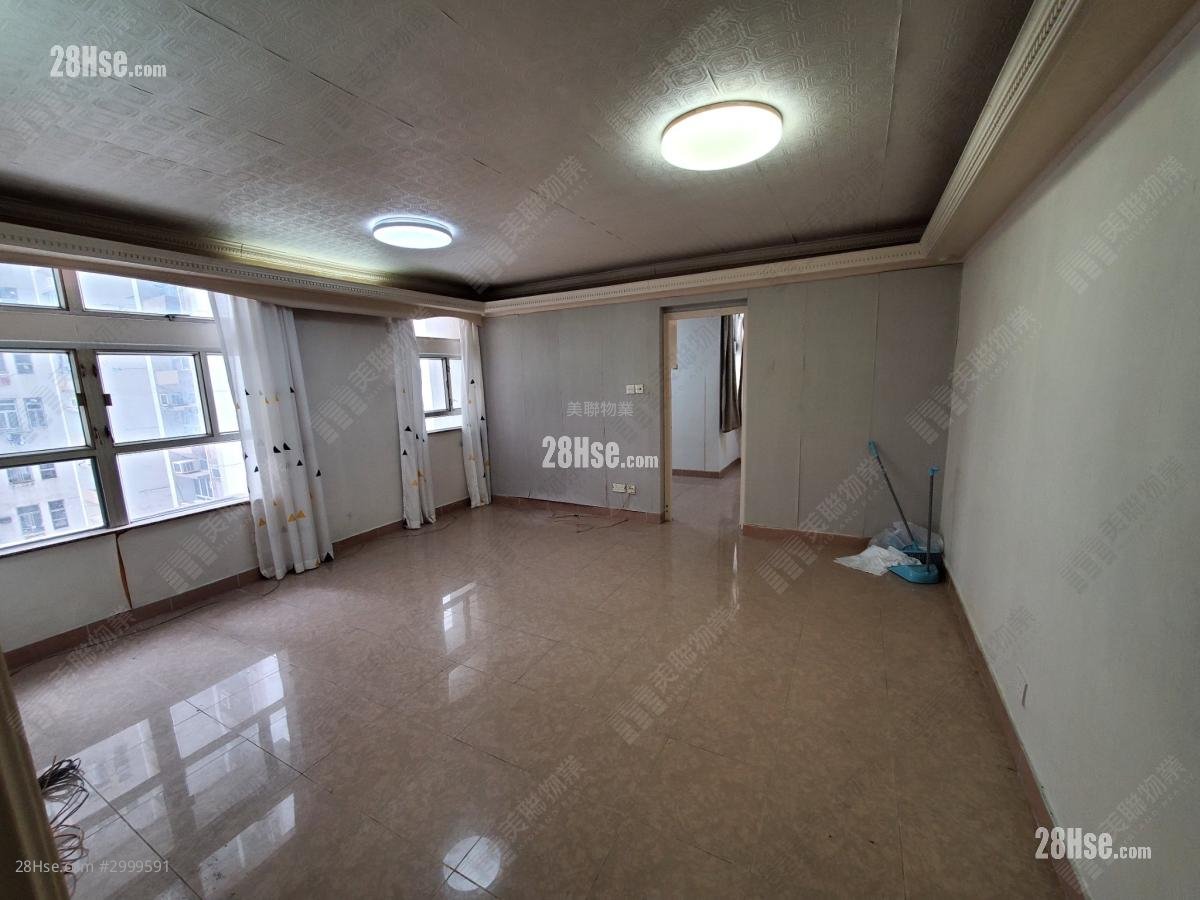San Wai Court Sell 3 bedrooms 554 ft²