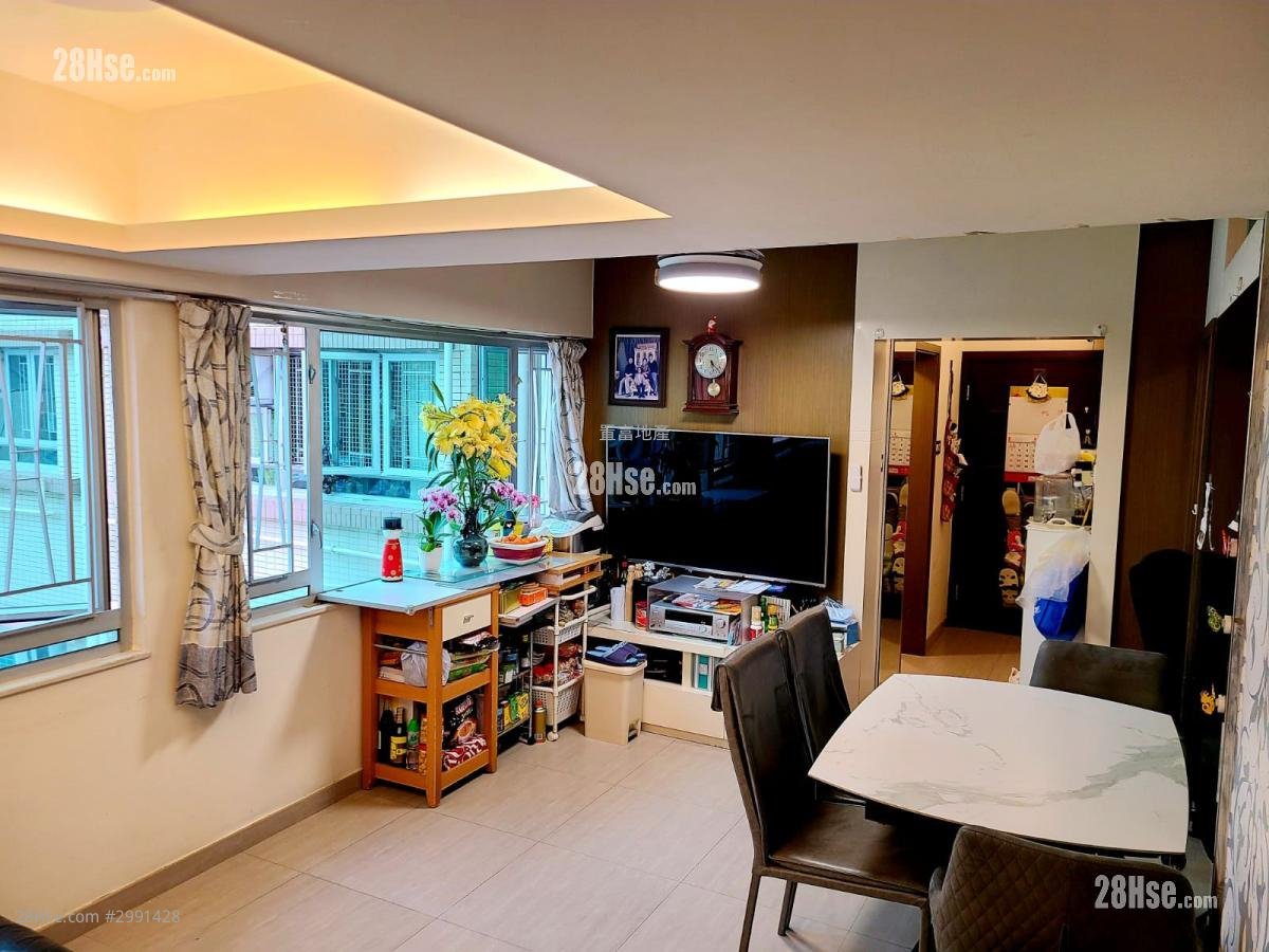 Yuet Lai Court Sell 3 bedrooms , 1 bathrooms 520 ft²
