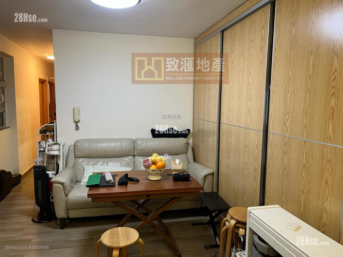 Kwai Hong Court Sell 3 bedrooms 556 ft²