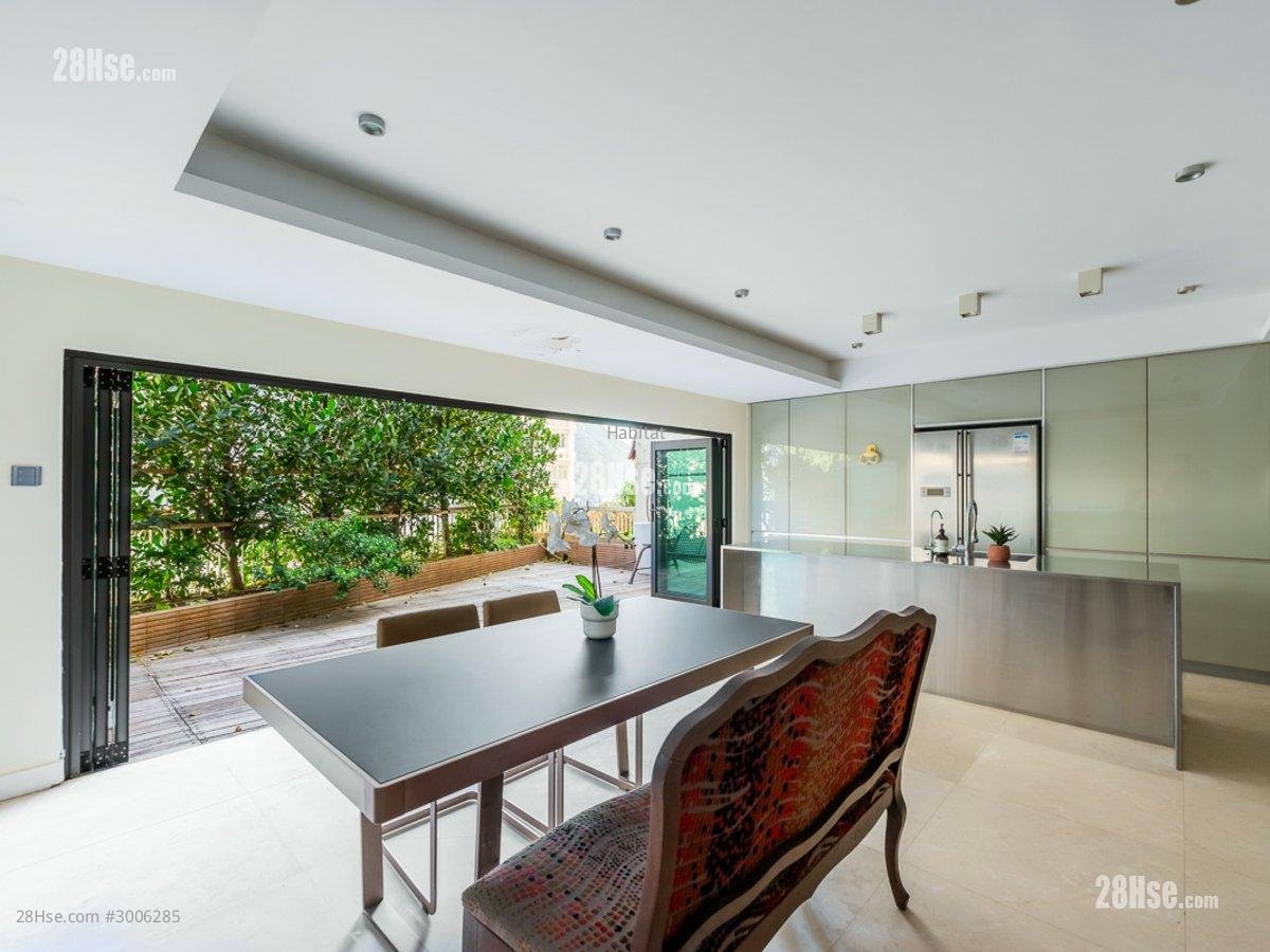 Repulse Bay Heights Sell 4 bedrooms , 3 bathrooms 2,128 ft²
