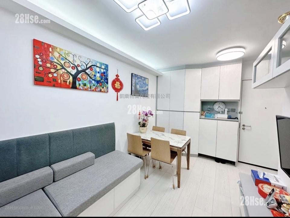 Choi Hing Court Sell 2 bedrooms 379 ft²