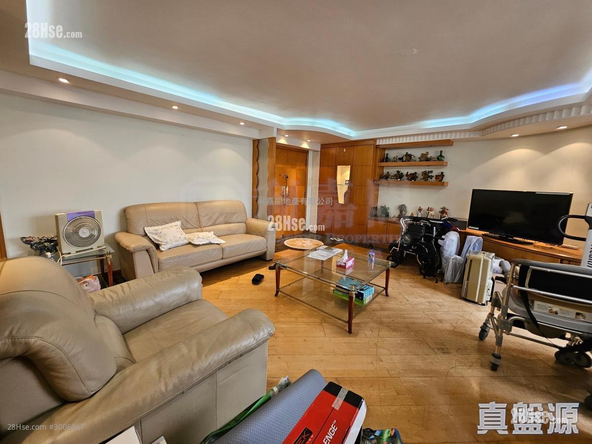 Wing On Court Sell 4 bedrooms 1,615 ft²