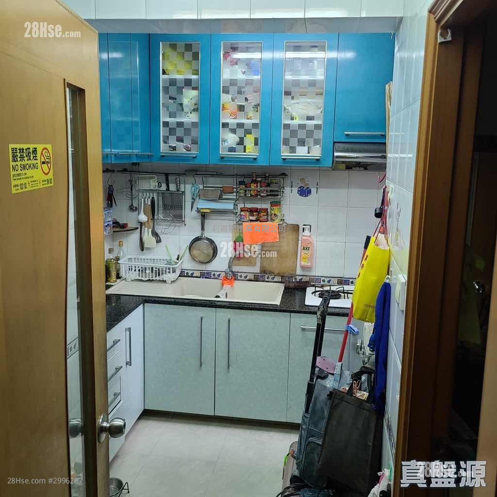 Wo Ming Court Sell 3 bedrooms 646 ft²