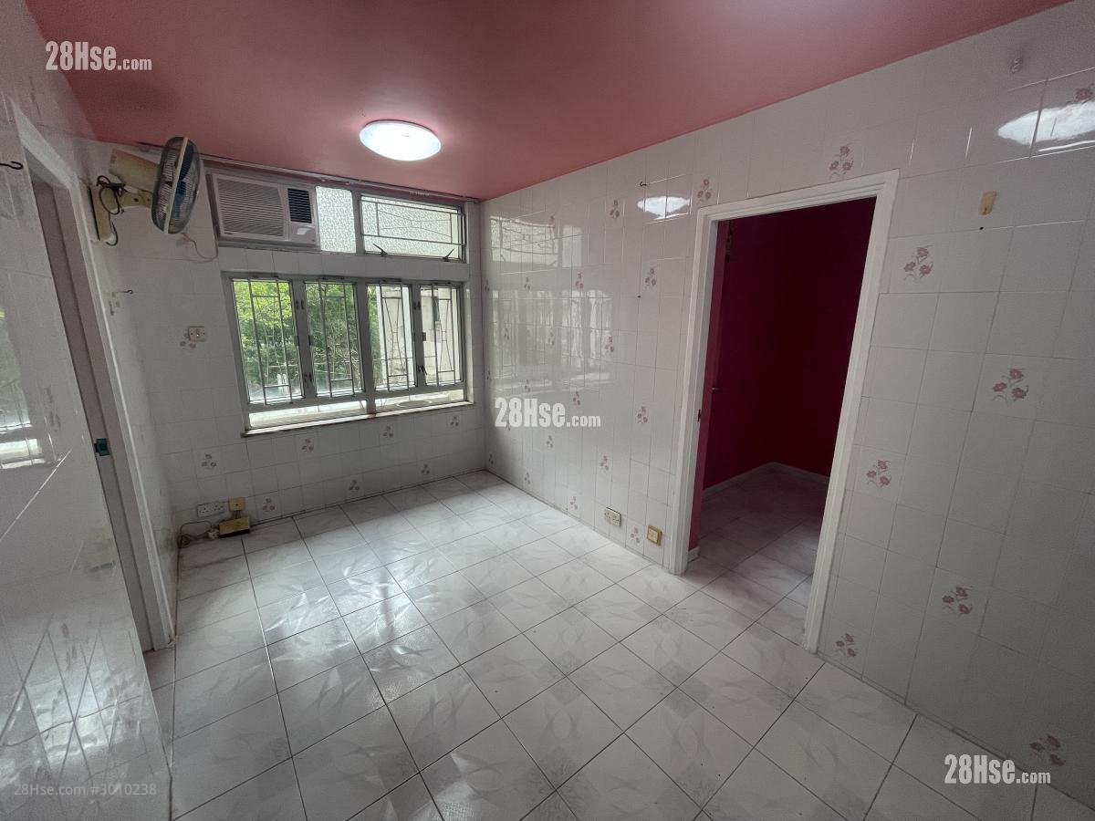 Yan Shing Court Sell 2 bedrooms 401 ft²