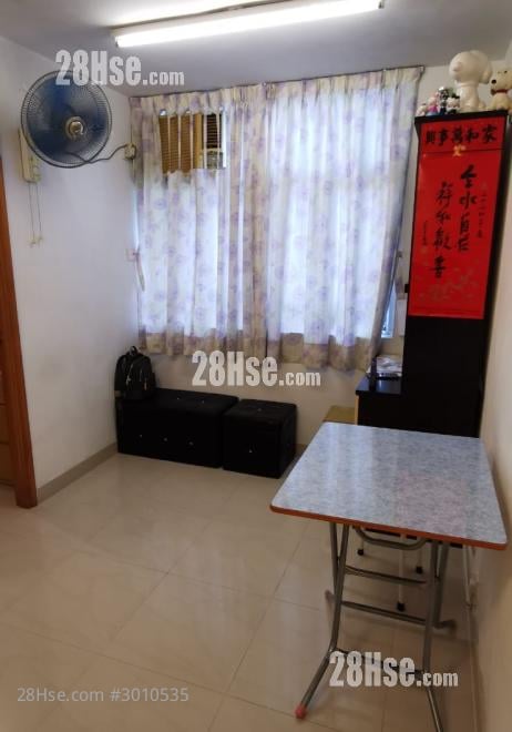 Lung Poon Court Sell 2 bedrooms , 1 bathrooms 383 ft²