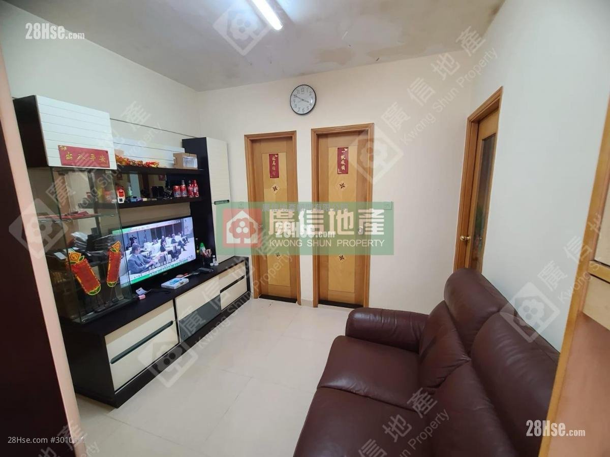 Hung Wai Building Sell 2 bedrooms , 1 bathrooms 326 ft²