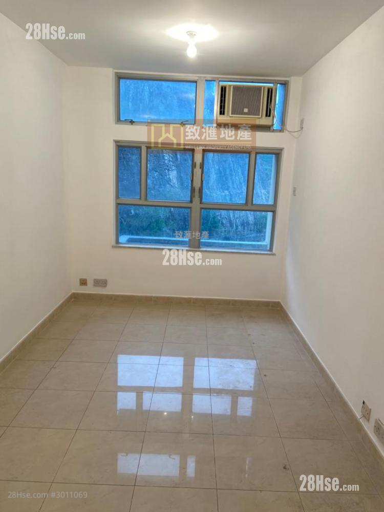 Yi Fung Court Sell 3 bedrooms 559 ft²
