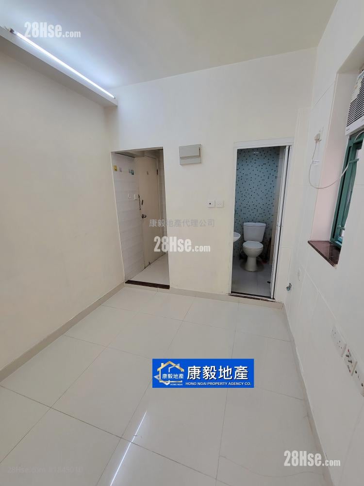 Yan On Buiding Sell 3 bedrooms , 3 bathrooms 541 ft²