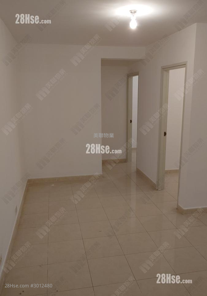 Yi Fung Court Sell 3 bedrooms , 1 bathrooms 559 ft²
