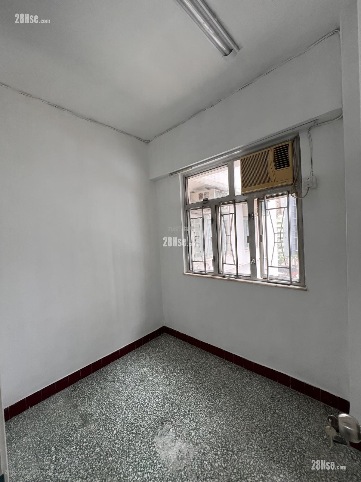 Hong King Building Sell 3 bedrooms , 1 bathrooms 487 ft²