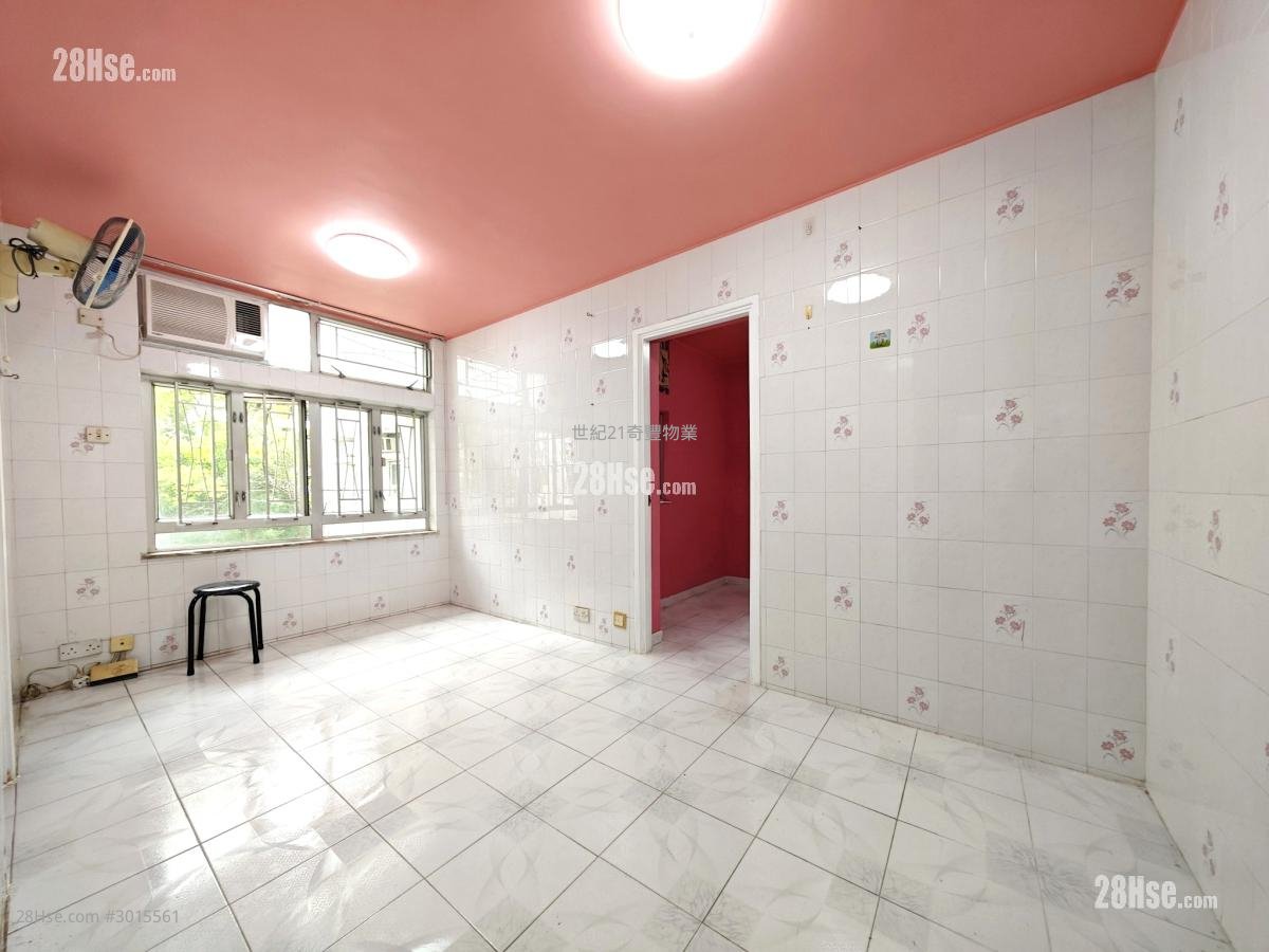 Yan Shing Court Sell 2 bedrooms , 1 bathrooms 401 ft²