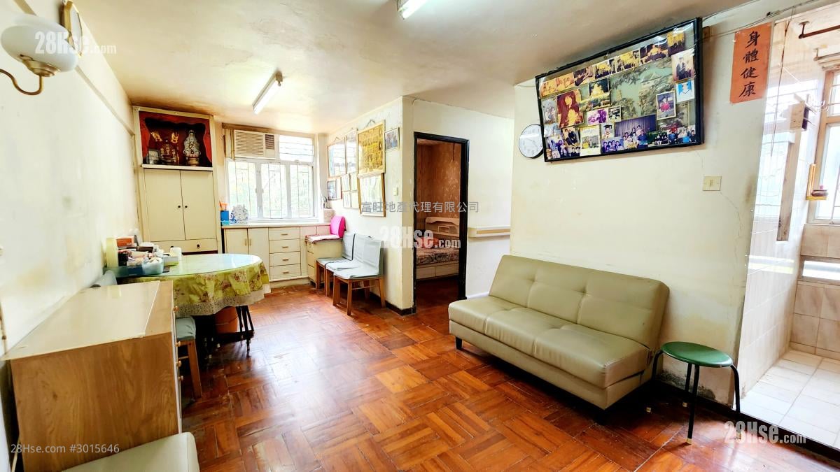 Fung Shing Court Sell 2 bedrooms , 1 bathrooms 490 ft²