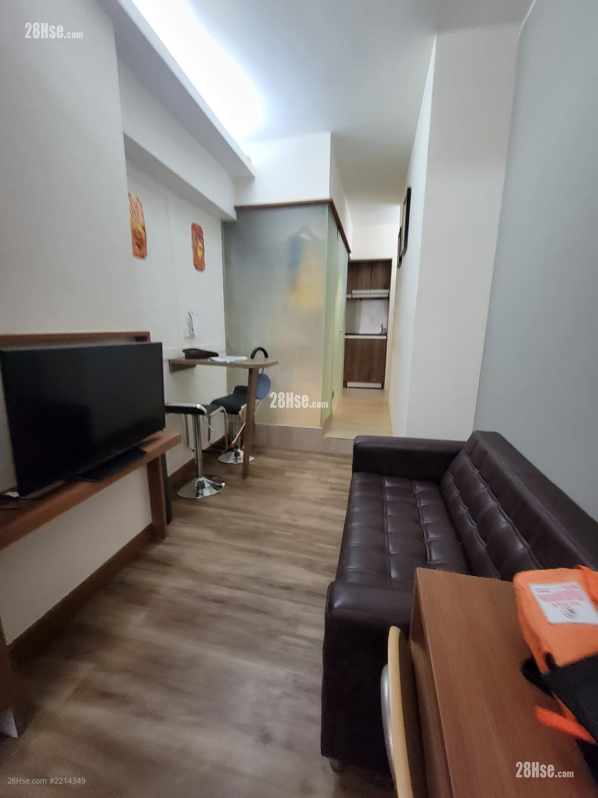 Sze Bo Building Sell 3 Bedrooms , 3 Bathrooms 573 ft²