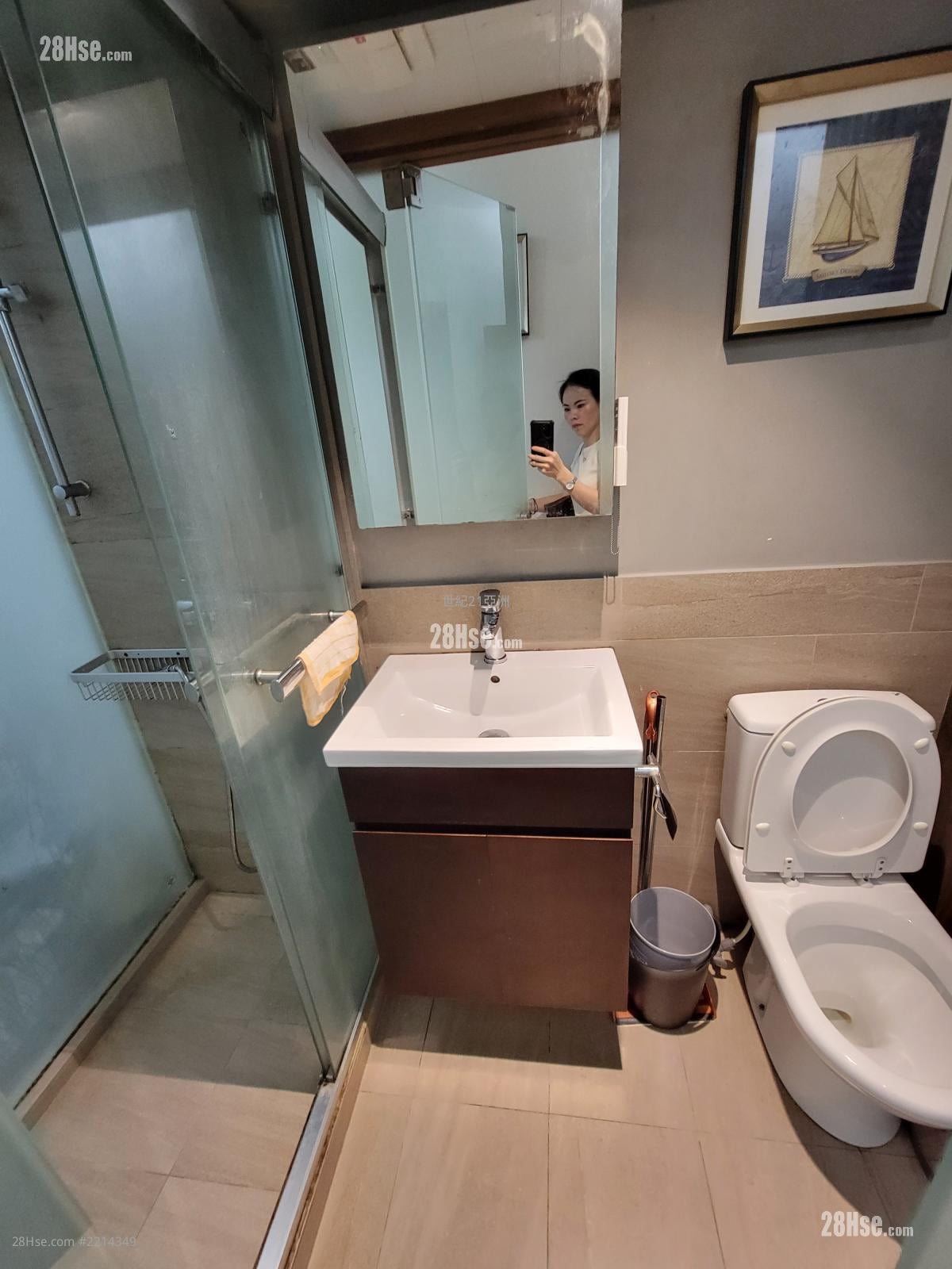 Sze Bo Building Sell 3 Bedrooms , 3 Bathrooms 573 ft²