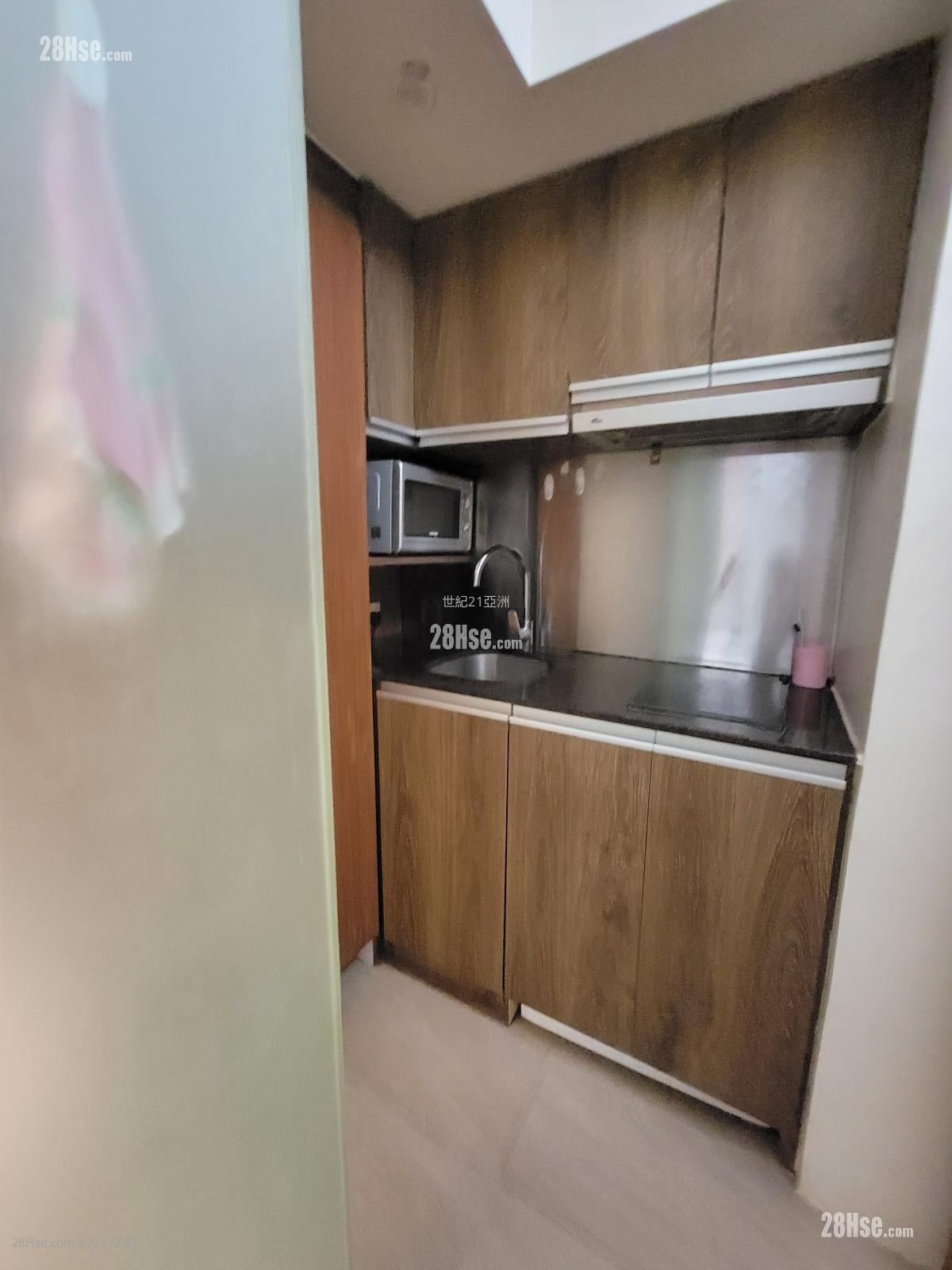 Sze Bo Building Sell 3 Bedrooms , 3 Bathrooms 573 ft²