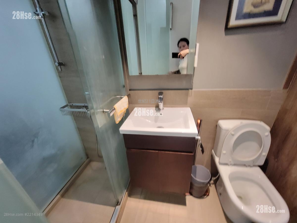 Sze Bo Building Sell 3 Bedrooms , 3 Bathrooms 573 ft²