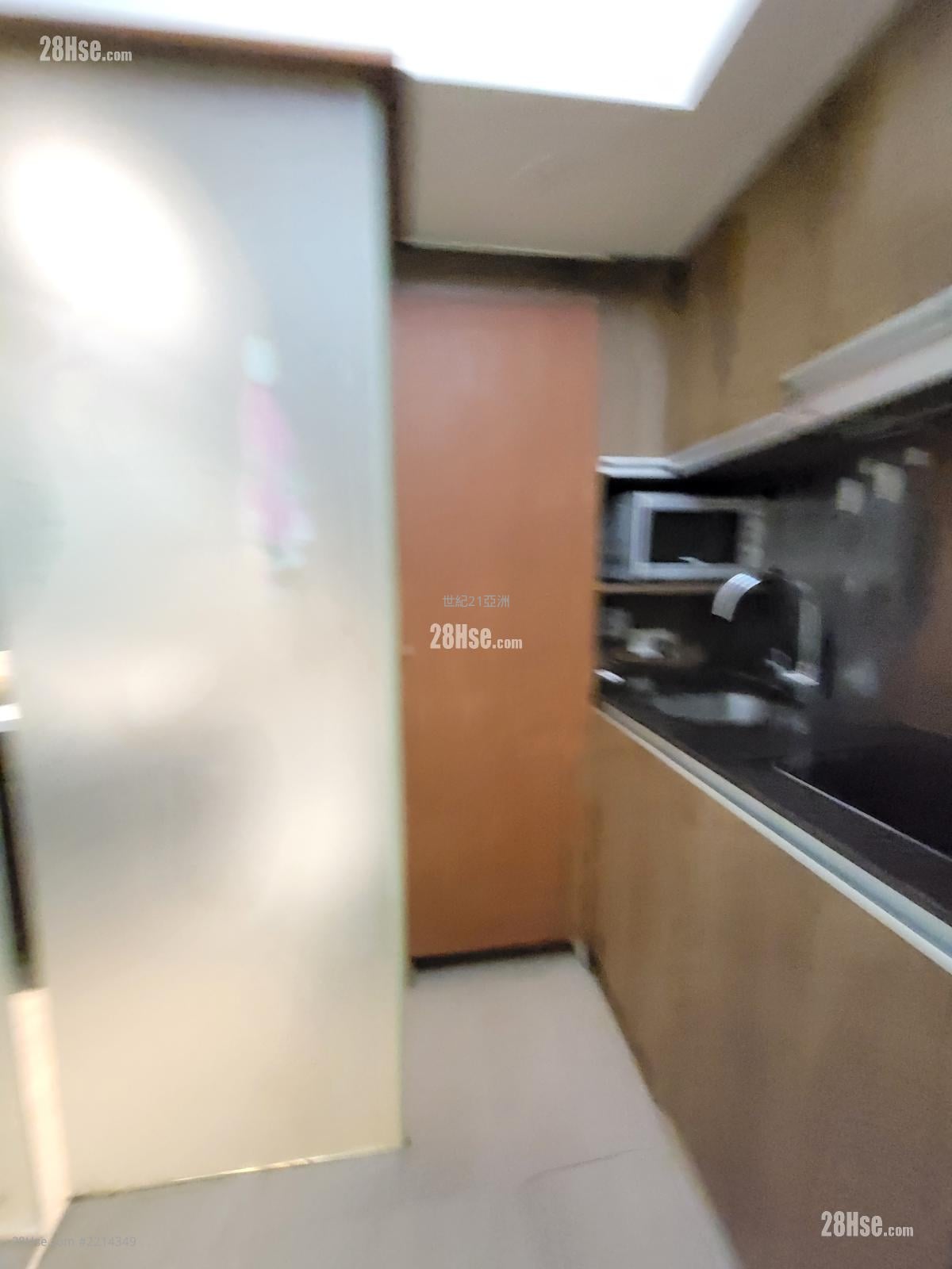 Sze Bo Building Sell 3 Bedrooms , 3 Bathrooms 573 ft²