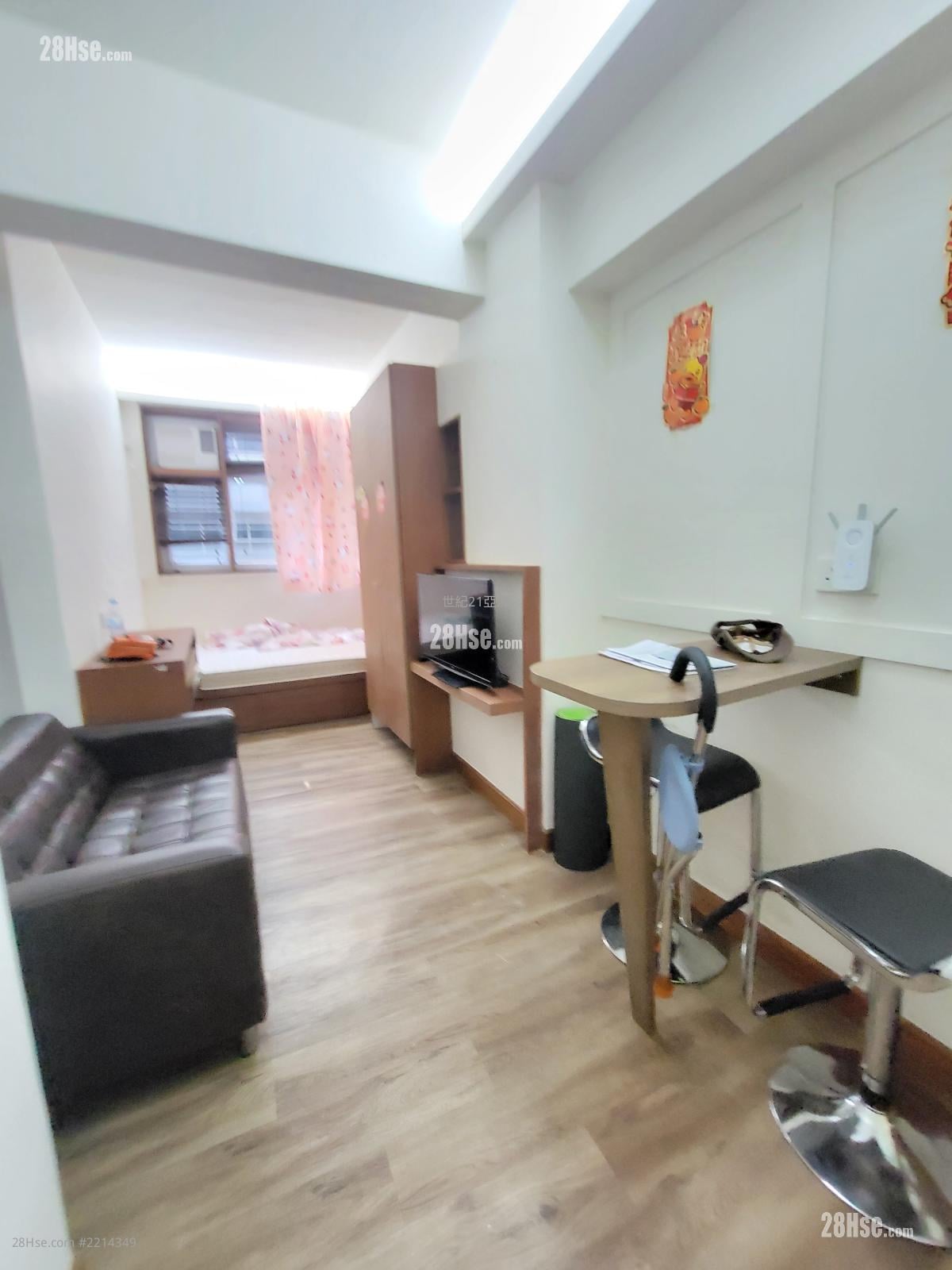 Sze Bo Building Sell 3 Bedrooms , 3 Bathrooms 573 ft²