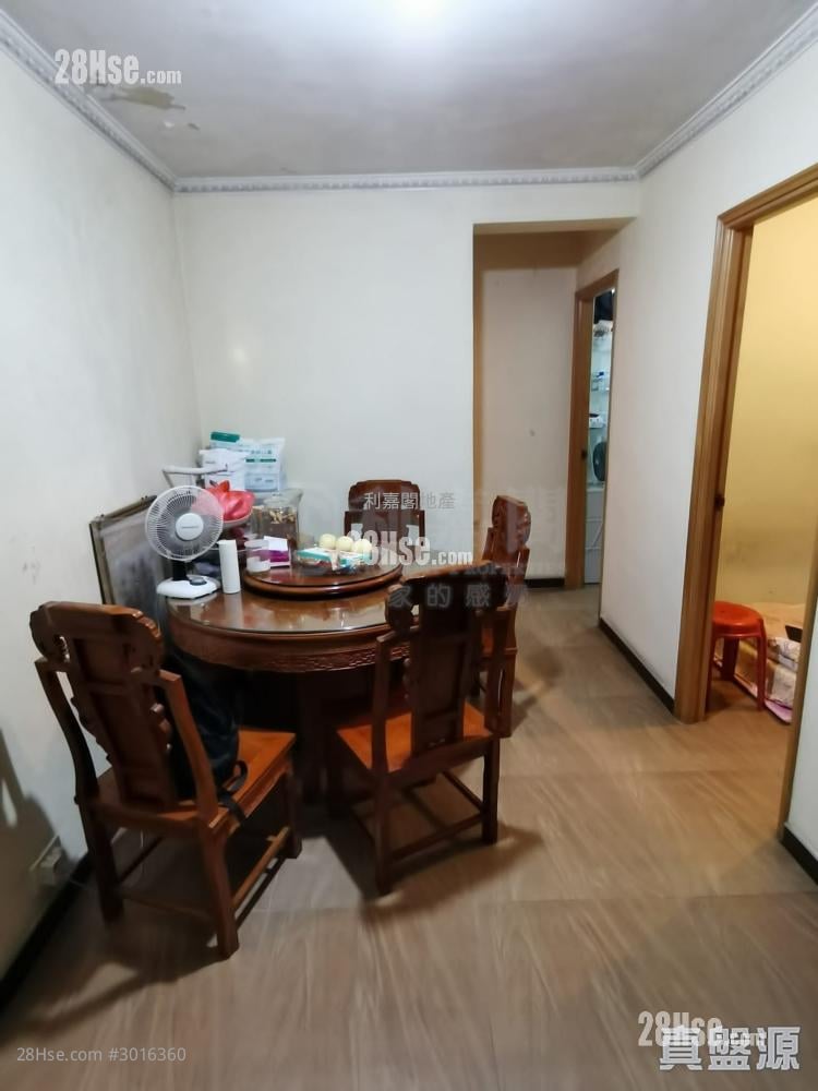 Ching Wah Court Sell 3 bedrooms 554 ft²