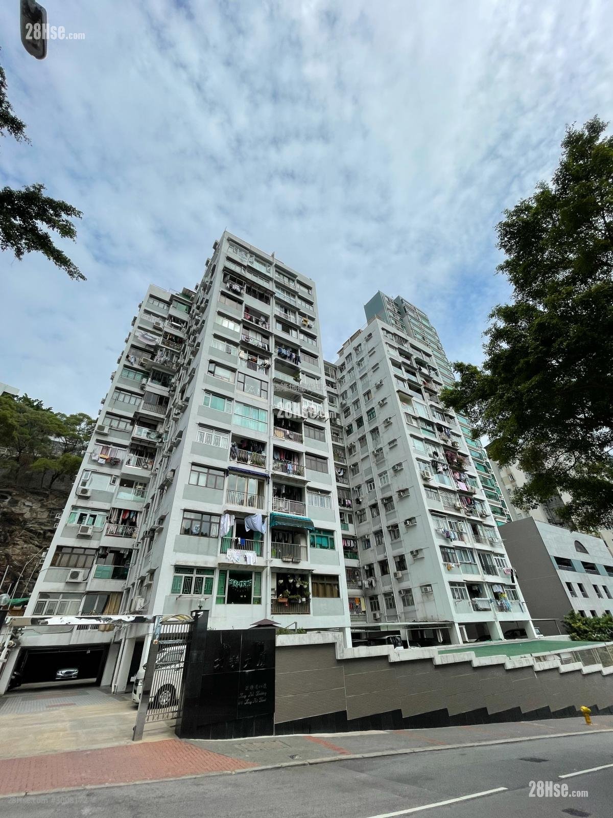 Kung Lok Building Sell 3 bedrooms , 2 bathrooms 678 ft²