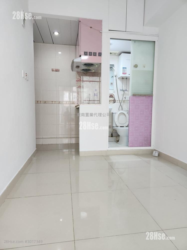 Sun Fai Building Sell 4 bedrooms , 4 bathrooms 588 ft²