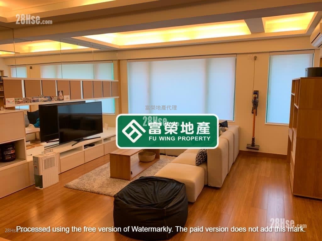 Wong Tat Wing Court Sell 2 bedrooms 670 ft²