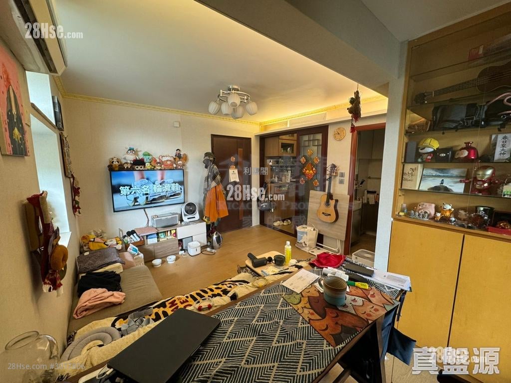 Tin Lai Court Sell 2 bedrooms , 1 bathrooms 433 ft²