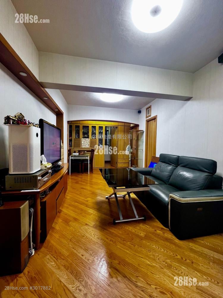 On Cheung Building Sell 4 bedrooms 729 ft²
