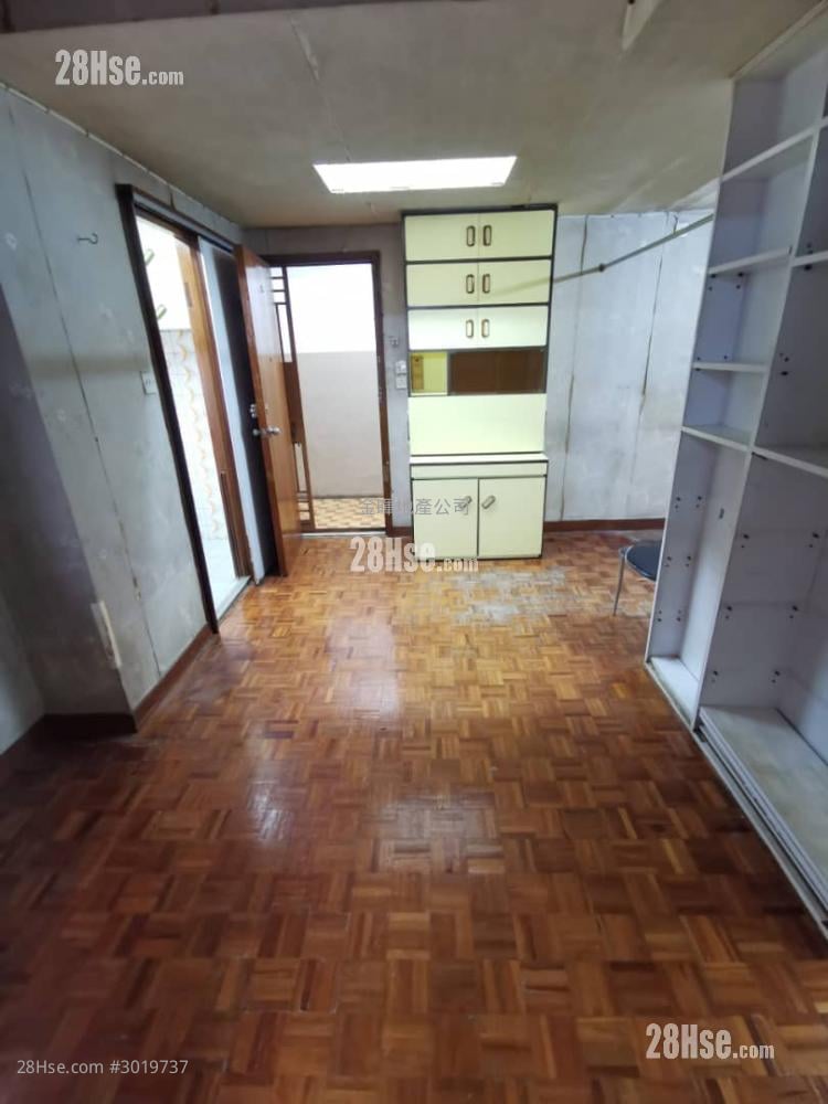 Mongkok City Building Sell 3 bedrooms , 1 bathrooms 394 ft²