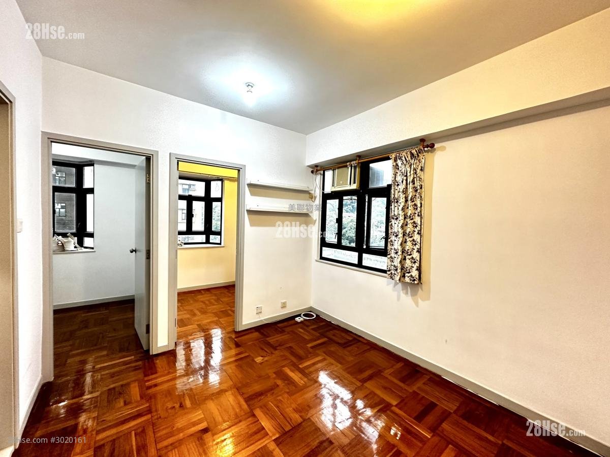 Wai Wah Centre Sell 2 bedrooms 297 ft²