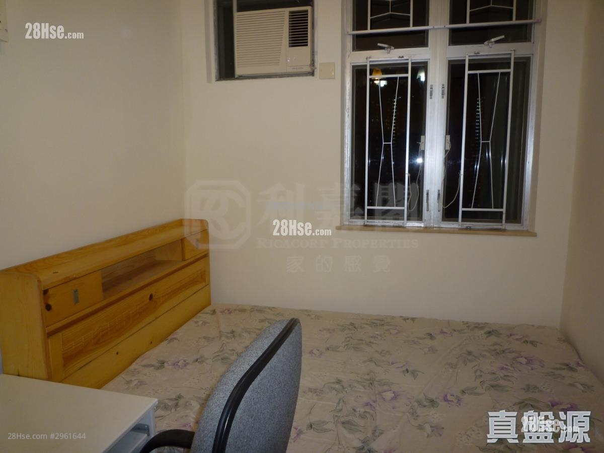 Hin Ming Court Sell 1 bathrooms 215 ft²