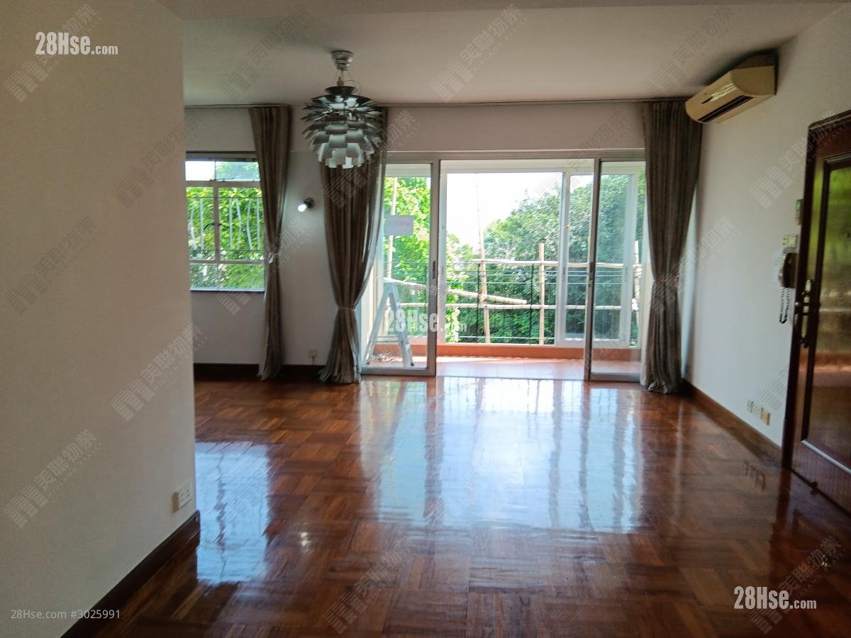 Lung Cheung Court Sell 3 bedrooms 1,204 ft²