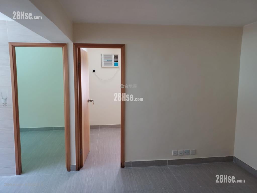 Chung Mei Lo Uk Village Sell 4 bedrooms , 1 bathrooms 700 ft²