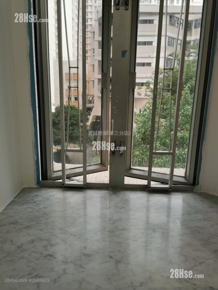 Hong Ying Court Sell 3 Bedrooms , 1 Bathroom 489 ft²