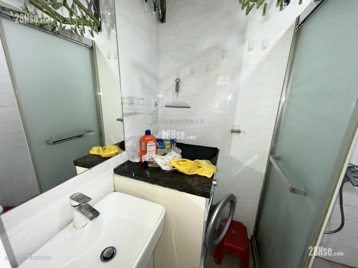 Wah Sun Building Rental 2 Bedrooms , 1 Bathroom 318 ft²