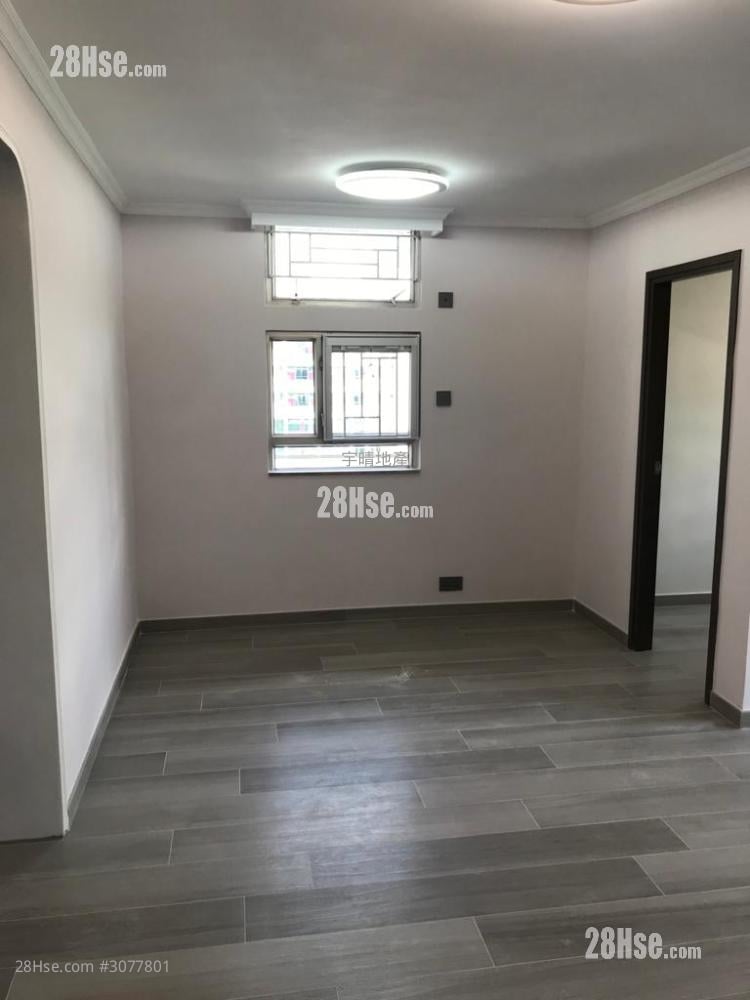Siu Lun Court Sell 3 bedrooms , 1 bathroom 645 ft²