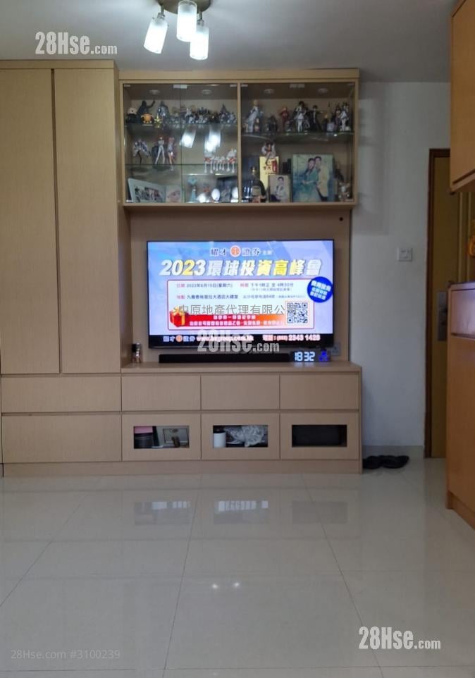 Siu Lun Court Sell 2 bedrooms 401 ft²