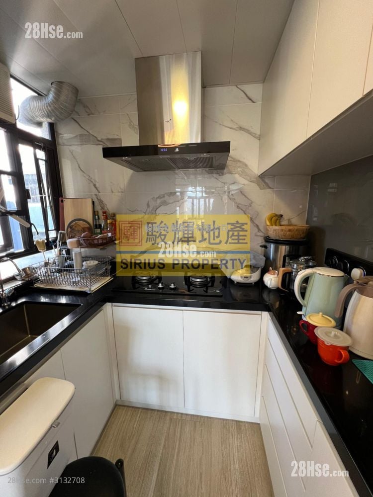 Gardenview Building Sell 3 Bedrooms , 1 Bathroom 583 ft²