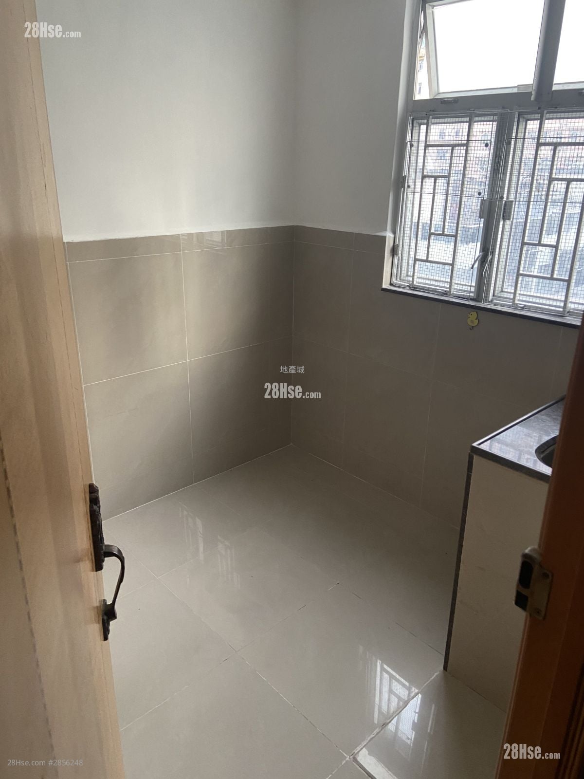 Wing Shun Building Rental Studio , 1 Bathroom 90 ft²