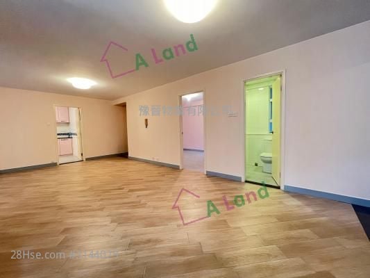 Bedford Gardens Sell Studio , 1 Bathroom 1,160 ft²